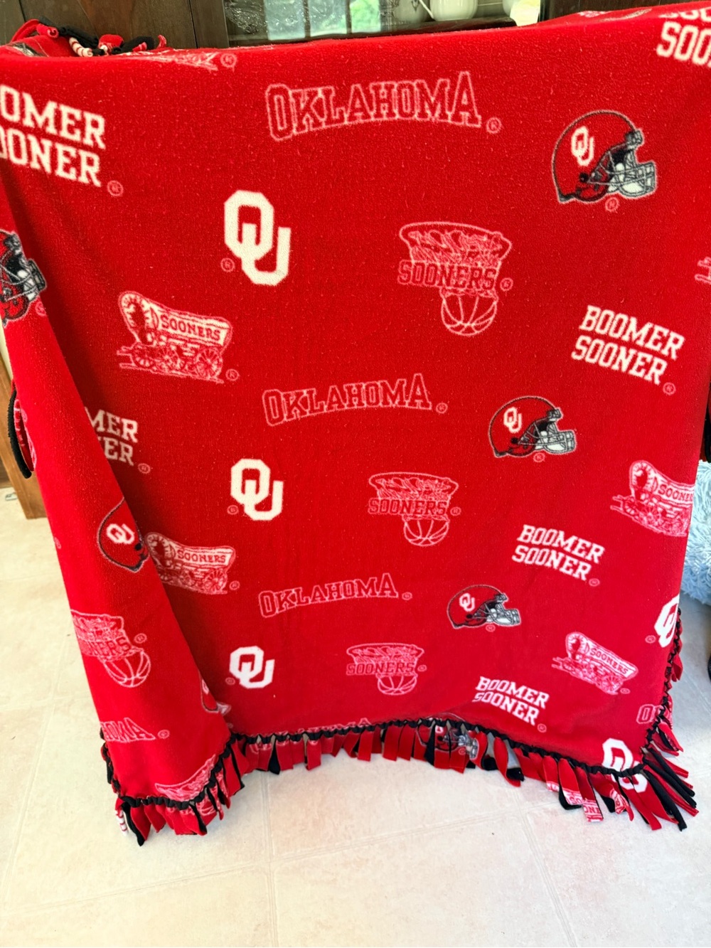 Oklahoma University Sooners two-sided fleece blanket with tassels